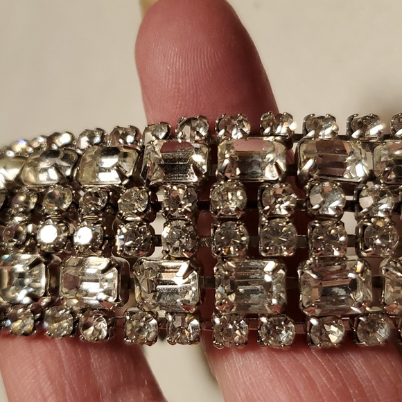 Weiss Rhinstone Bracelet - Picture 3 of 8